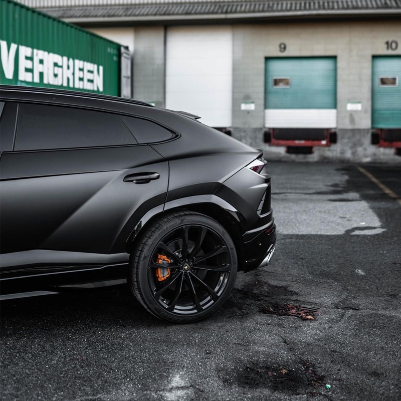 Lamborghini Urus colour change Matte Phantom Black diffuser wrapped in Gloss Black 9