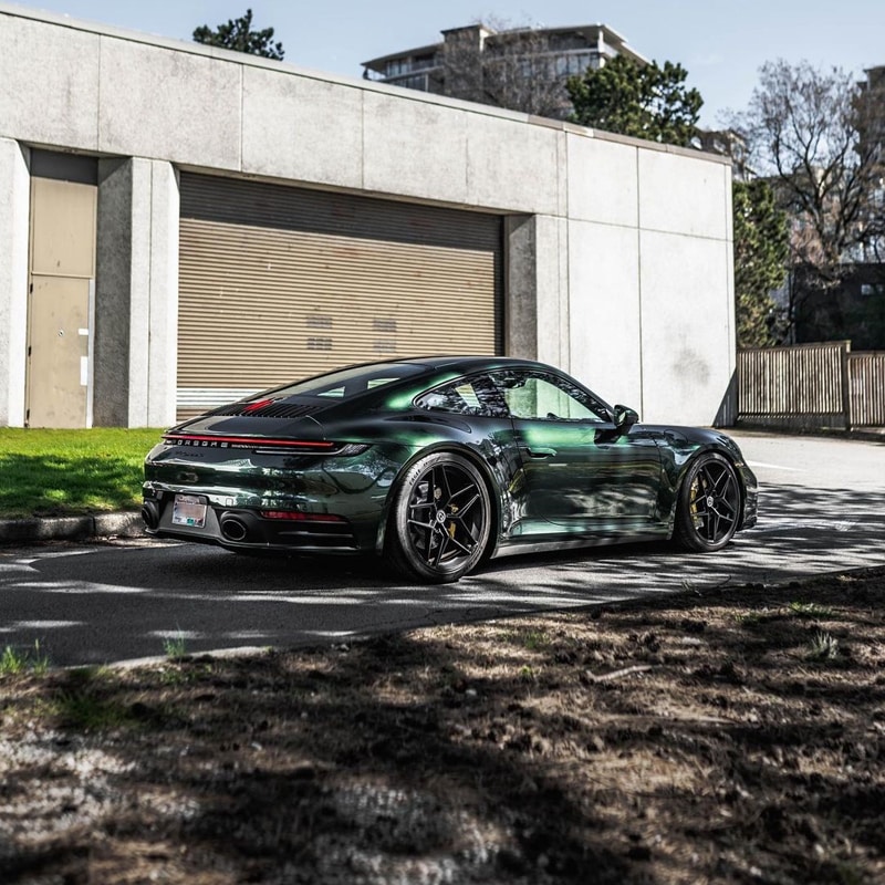 Porsche 992 - Metallic Midnight Green 4