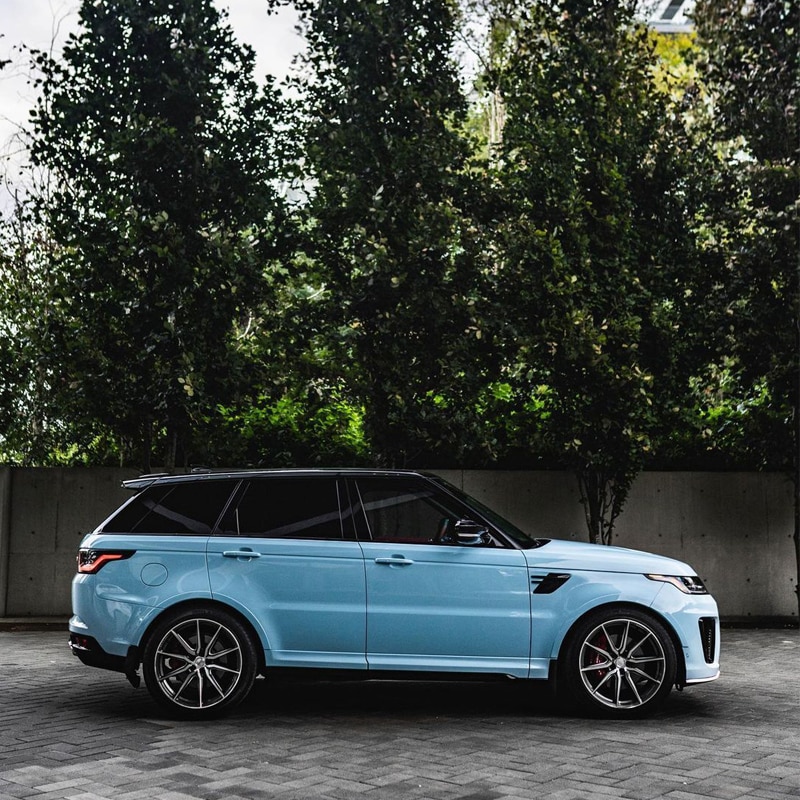 Range Rover SVR - Mclaren Fistral Blue with Sakura Pink Accent 3