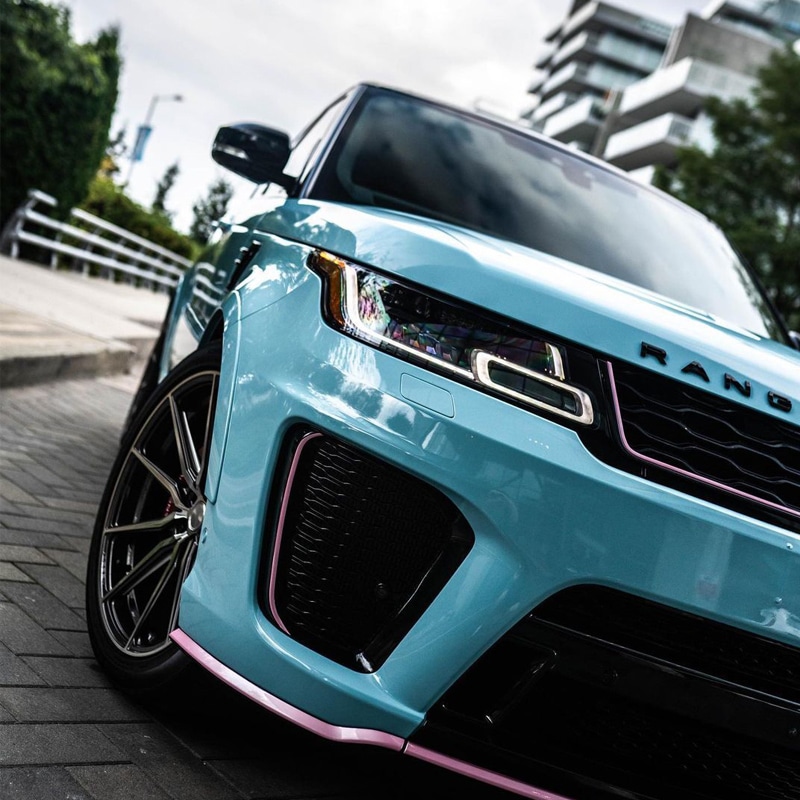 Range Rover SVR - Mclaren Fistral Blue with Sakura Pink Accent 4