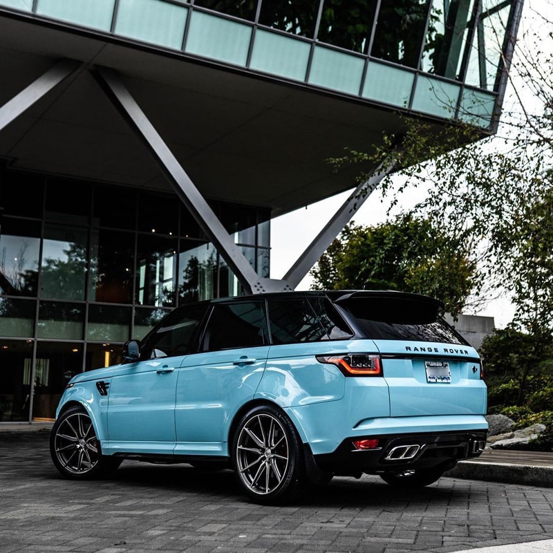 Range Rover SVR - Mclaren Fistral Blue with Sakura Pink Accent 6