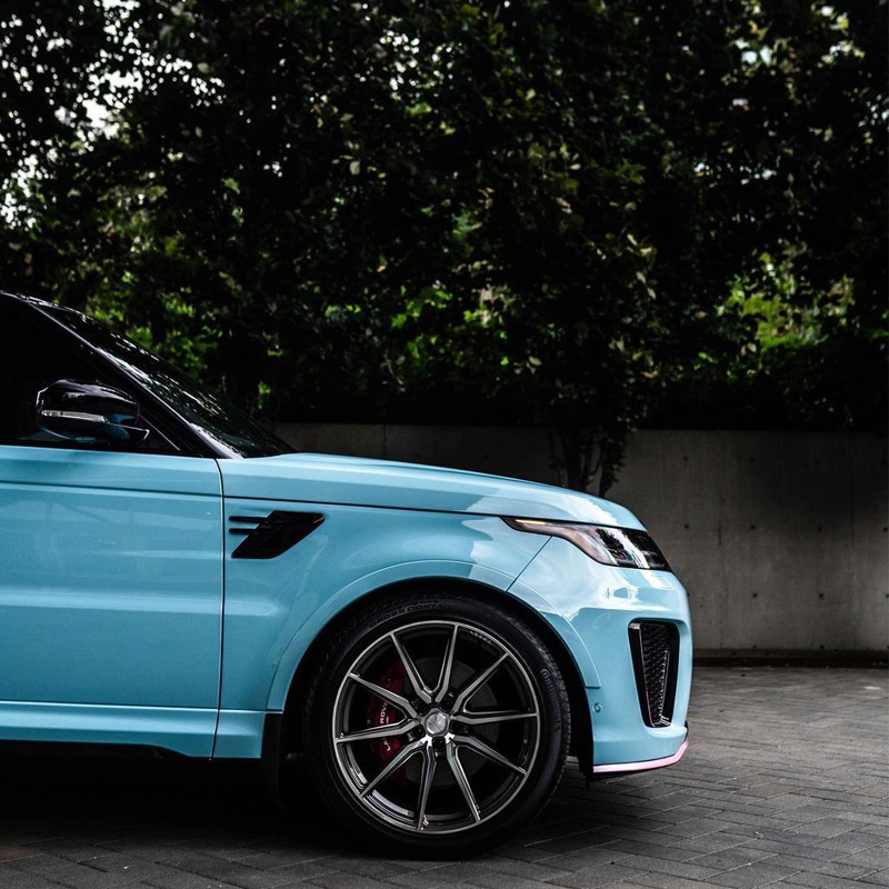 Range Rover SVR - Mclaren Fistral Blue with Sakura Pink Accent 7