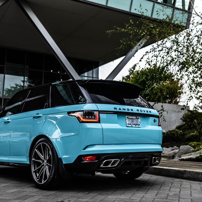 Range Rover SVR - Mclaren Fistral Blue with Sakura Pink Accent 9