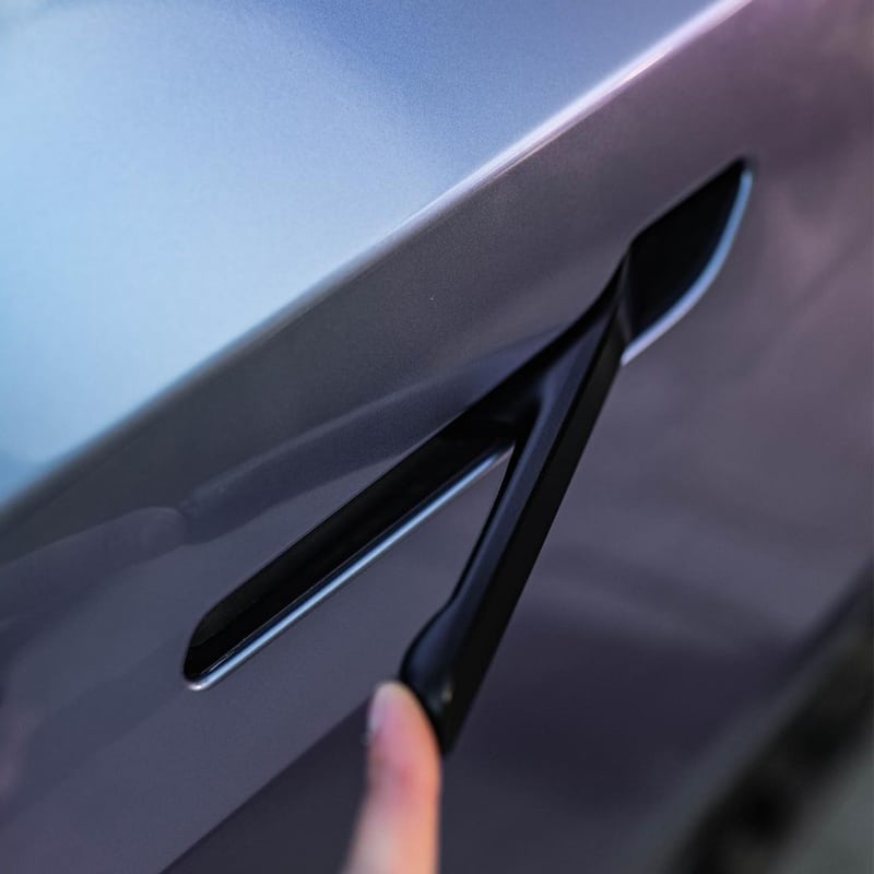 Tesla Model Y - Gloss Grey Crystal Purple 8